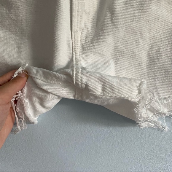 Frame Denim Le Simone Shorts in Rumpled Blanc Grind - Picture 6 of 12